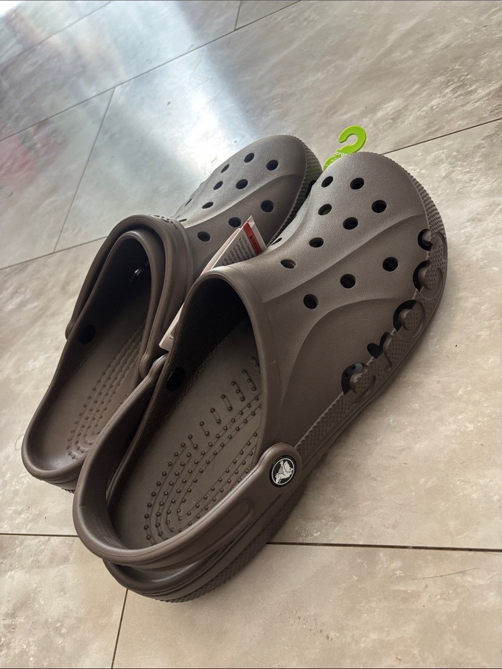 CROCS Classic Clog in I Dark Brown/Gray